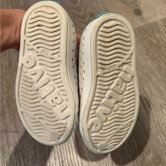 White native shoes for toddlers size 7 - Picture 3 of 4